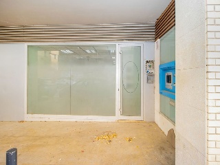 Locales en C/ Menendez Pelayo, Vic 28