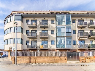 Promoción de viviendas con garajes y trasteros en Bell-lloc d´Urgell 27