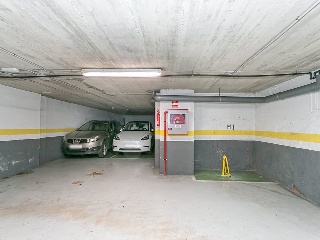 Piso y Garajes en C/ Saragossa, Barcelona 27