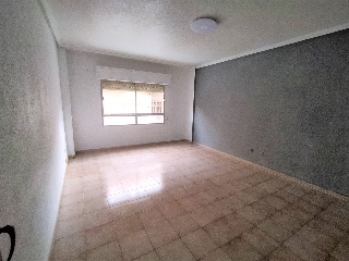 Piso en C/ Narciso Yepes 28