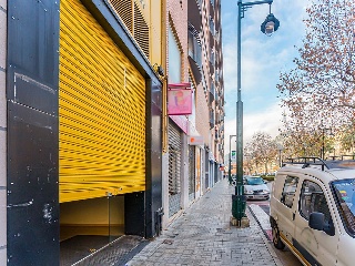 Local en Av de la Hispanidad 28