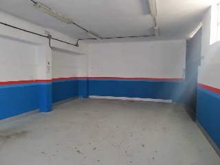 Local y oficina en Av Pardo, Navia  14