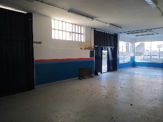 Local y oficina en Av Pardo, Navia  15