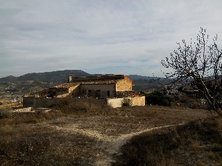 Suelo rústico con edificación en Alcoy, Alicante. 53