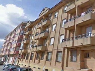 Piso con anejos en Av Reyes Católicos 22