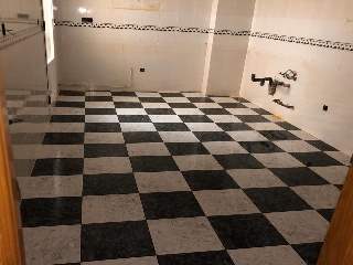 Piso con anejos en Av Reyes Católicos 26