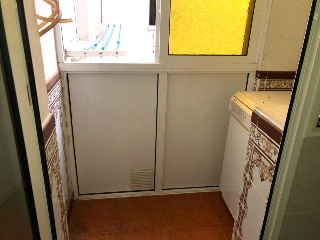 Piso con anejos en Av Reyes Católicos 27
