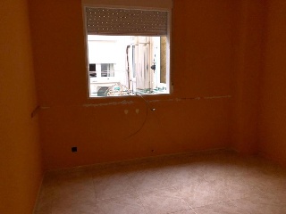 Piso con anejos en Av Reyes Católicos 29