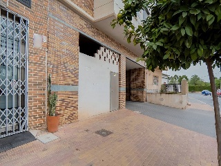 Local comercial en Av de los Jerónimos 34