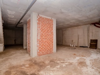 Local comercial en Av de los Jerónimos 40