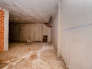 Local comercial en Av de los Jerónimos 41