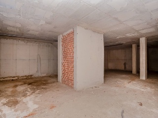 Local comercial en Av de los Jerónimos 43