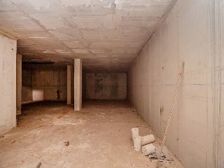 Local comercial en Av de los Jerónimos 44