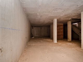 Local comercial en Av de los Jerónimos 47