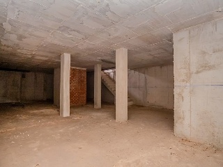 Local comercial en Av de los Jerónimos 48