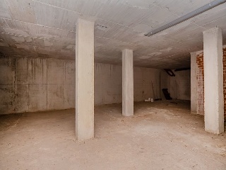 Local comercial en Av de los Jerónimos 49