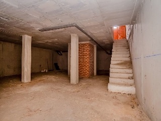 Local comercial en Av de los Jerónimos 50