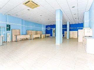 Local comercial en Av Torre de la Vila 10