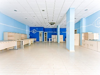 Local comercial en Av Torre de la Vila 11