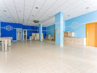 Local comercial en Av Torre de la Vila 12