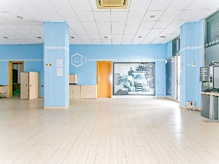 Local comercial en Av Torre de la Vila 13