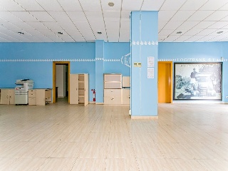 Local comercial en Av Torre de la Vila 14