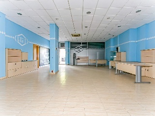 Local comercial en Av Torre de la Vila 17