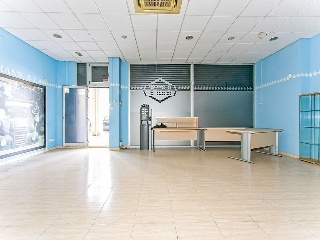 Local comercial en Av Torre de la Vila 18