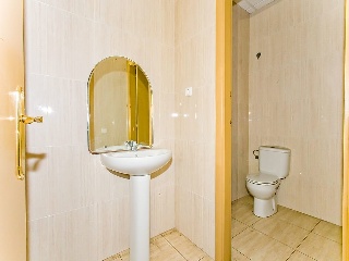 Local comercial en Av Torre de la Vila 32