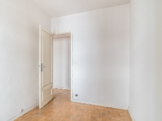 00946-0001 18
