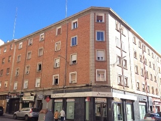 Local comercial en C/ Condado de Treviño 19