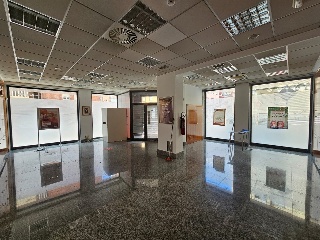 Local comercial en C/ Condado de Treviño 24