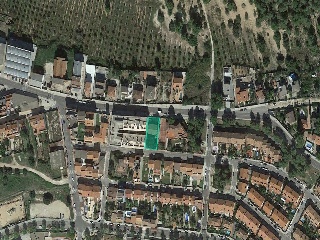 Solar con vivienda en Av Bofarull 7