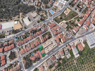 Solar con vivienda en Av Bofarull 9