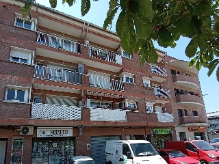Local comercial en C/ Camí Ral 11
