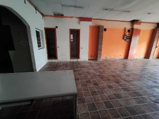 Local comercial en C/ Camí Ral 13
