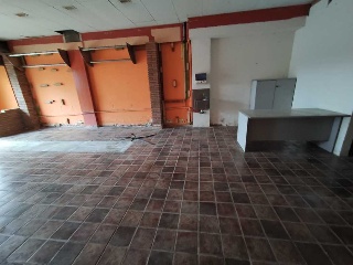 Local comercial en C/ Camí Ral 14
