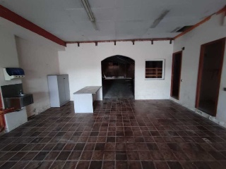 Local comercial en C/ Camí Ral 17