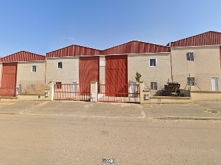 Nave adosada en C/ Don Benito 3