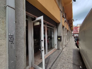 Local en C/ Montseny, Girona 9