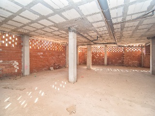 Local en C/ Saavedra Fajardo 38