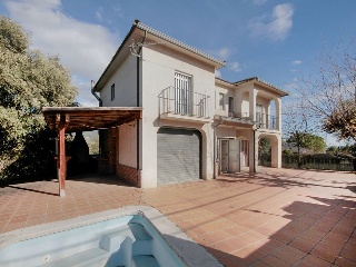 Chalet independiente en C/ Nuestra Señora de La Salud - Castellar del Vallès - 50