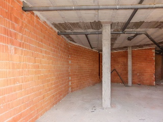 Locales en C/ Lo León 22