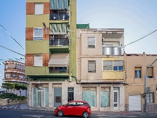 Local comercial en Av Sax 42
