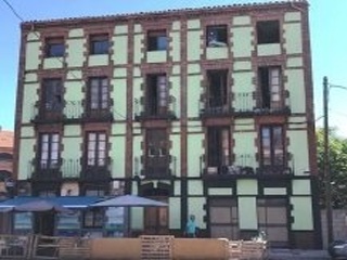 Viviendas y local en C/ Dr. Fleming, León 2
