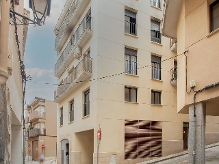 Locales y garajes en C/ Raval de Farigola 19
