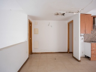 Locales y garajes en C/ Raval de Farigola 21