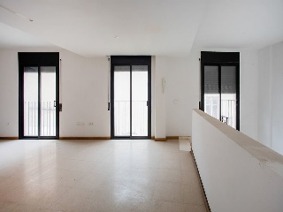 Locales y garajes en C/ Raval de Farigola 22