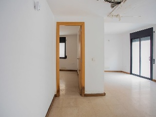 Locales y garajes en C/ Raval de Farigola 25