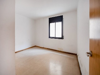 Locales y garajes en C/ Raval de Farigola 26